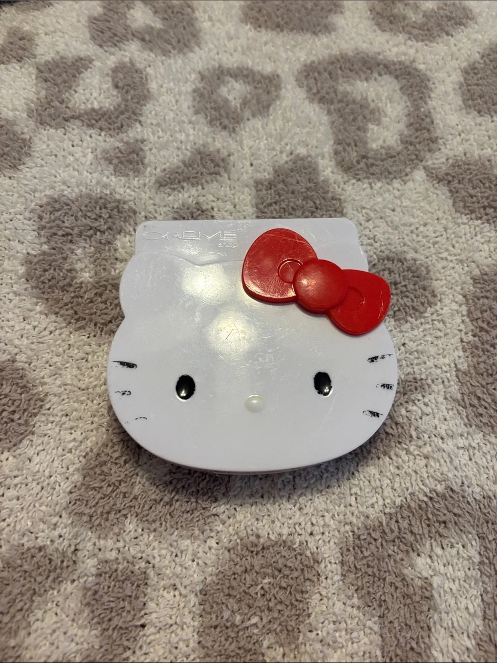 Hello Kitty x The Creme Shop Hello Kitty blotting paper Compact with Red Bow